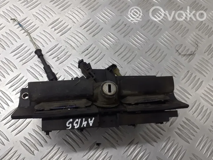 Audi A4 S4 B5 8D Interruptor para abrir la puerta trasera 4B0827565