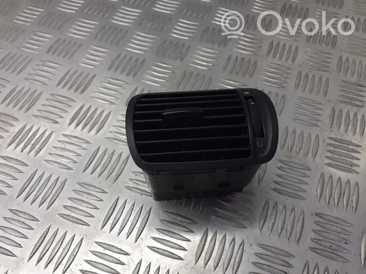 Audi A3 S3 8L Šoninės oro grotelės 8L0820901