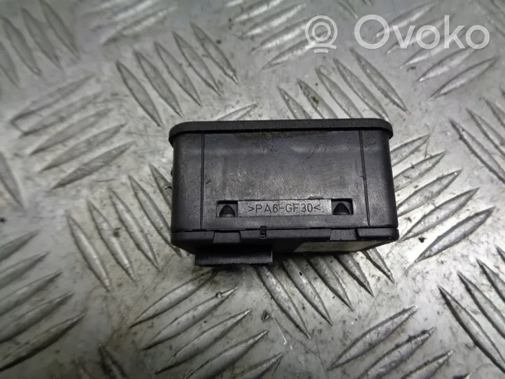 Opel Zafira A Moldura del interruptor de la ventana de la puerta delantera 90561086