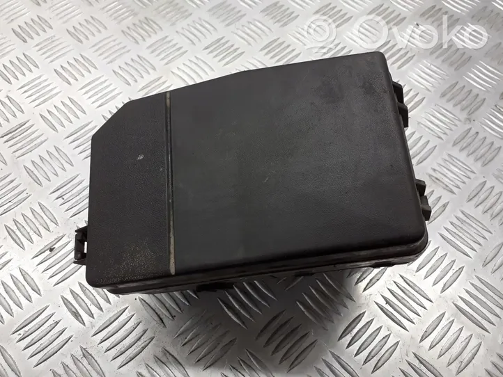 Ford Mondeo Mk III Fuse box cover 1S7T-14A142-AA