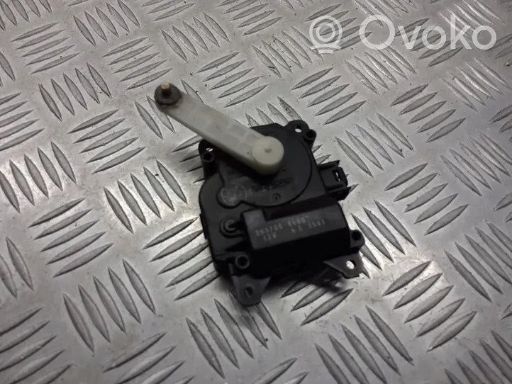 Toyota Avensis T250 Motor/activador trampilla del aire acondicionado (A/C) 063700-8680