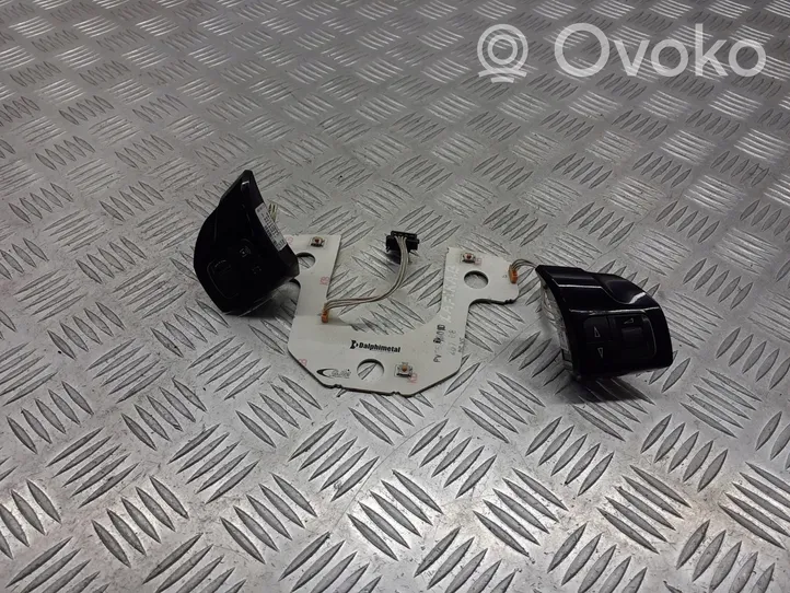 Opel Zafira B Boutons / interrupteurs volant 13251120