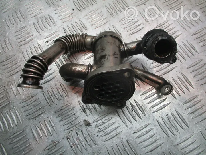 Opel Corsa C EGR-venttiilin/lauhduttimen kiinnike 55184659