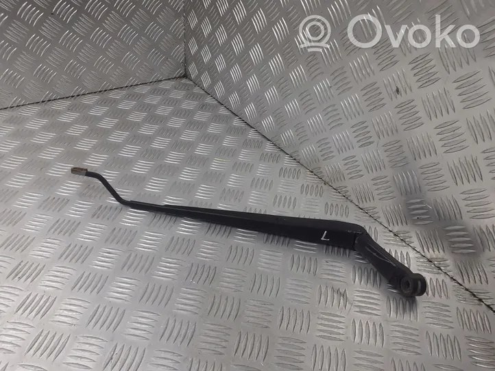 Toyota Corolla Verso E121 Front wiper blade arm 