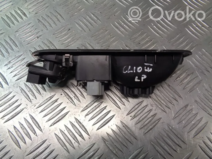 Renault Modus Front door window switch trim 8200356515