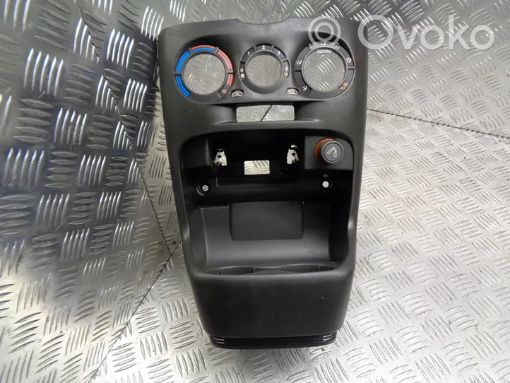 Fiat Punto (188) Konsola środkowa / Radio / GPS 225385