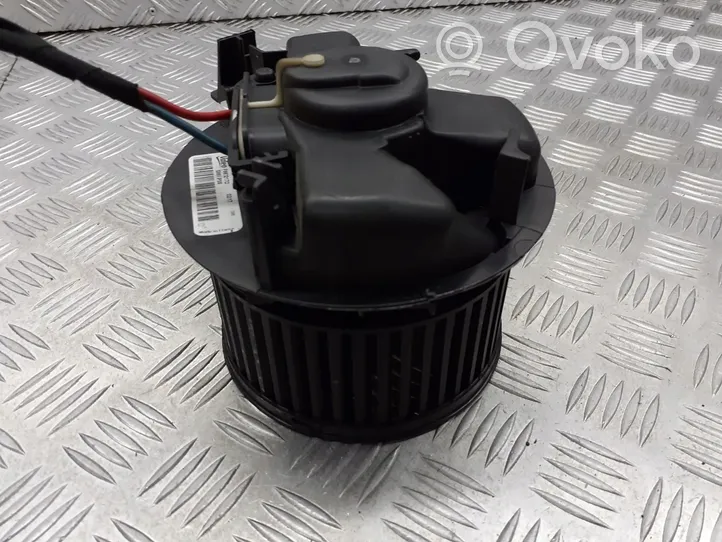 Nissan Micra Moteur de ventilateur porte avant F667217D