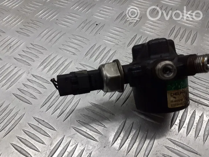 Renault Clio III Distributore del carburante agli iniettori 8200584034