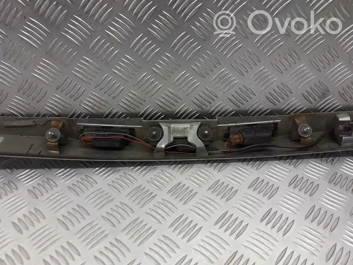 Opel Zafira B Becquet de lunette arrière 13137862