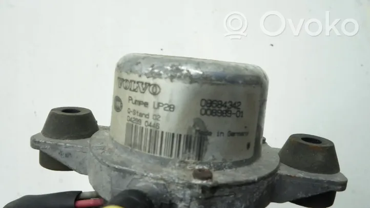 Volvo V50 Pompe de circulation d'eau 8684342