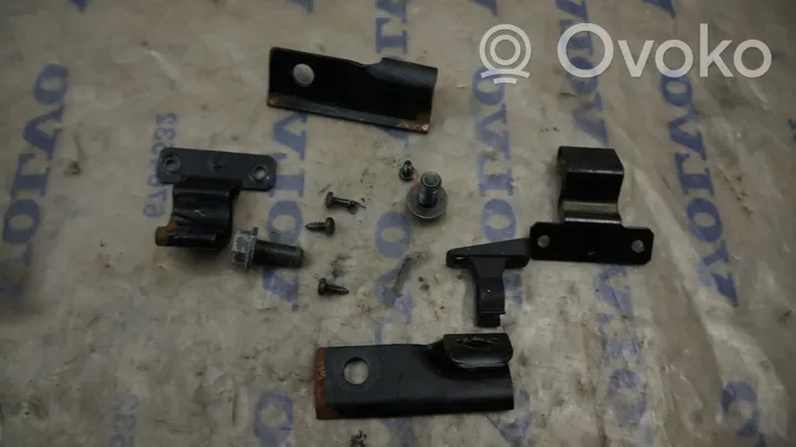 Volvo 240 Set di cerniere portiera di carico 