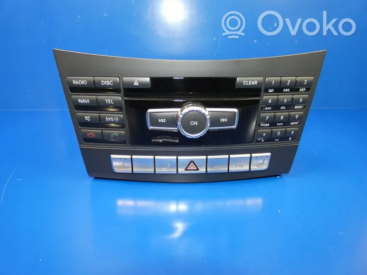 Mercedes-Benz E W212 Radio / CD/DVD atskaņotājs / navigācija A2129006423