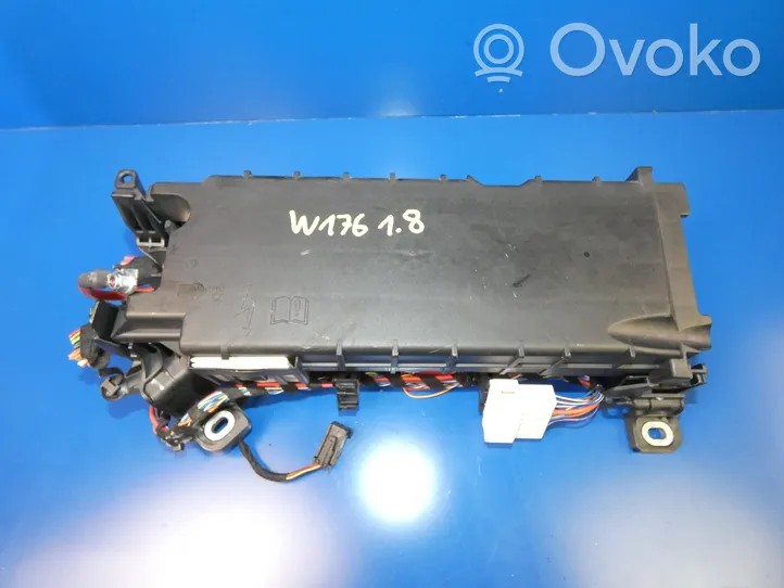 Mercedes-Benz A W176 Module de fusibles A2465400140