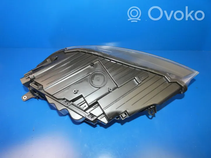 Volvo V40 Lampa przednia 31420006