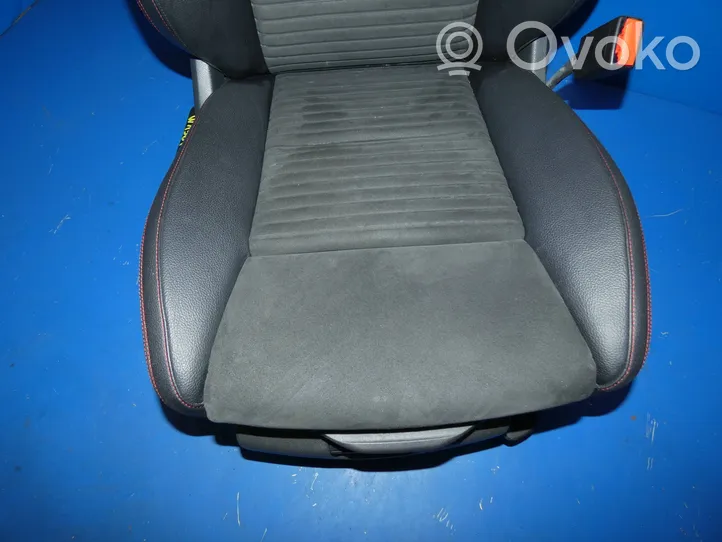 Mercedes-Benz GLA W156 Fotel przedni pasażera 