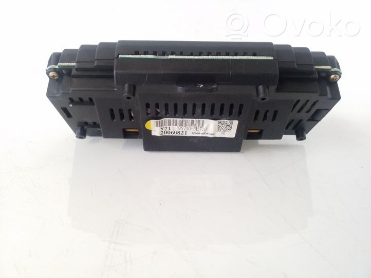 KIA Sorento Monitor / wyświetlacz / ekran 957103E710