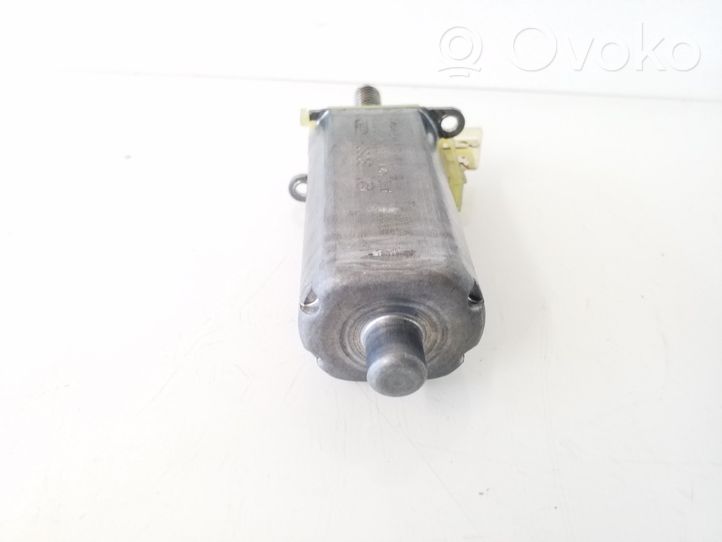 Mercedes-Benz E C207 W207 Motorino di regolazione piantone dello sterzo 0390203280