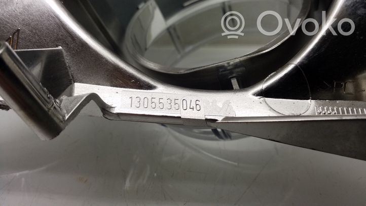 Mercedes-Benz C W204 Priekinio žibinto detalė 