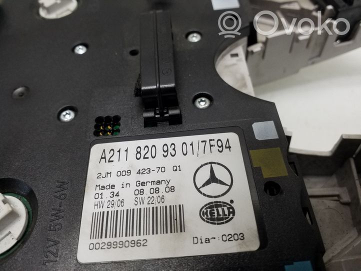 Mercedes-Benz E W211 Illuminazione sedili anteriori A2118209301