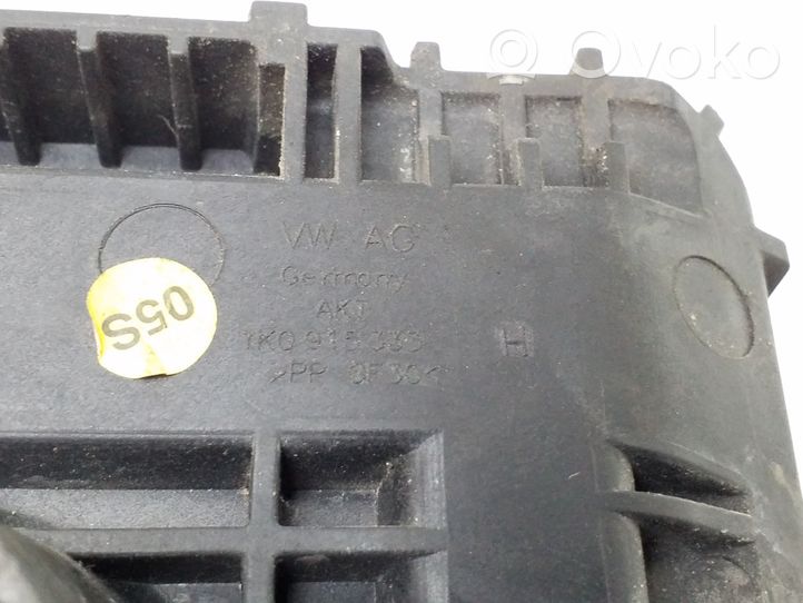 Volkswagen PASSAT CC Battery tray 1K0915333