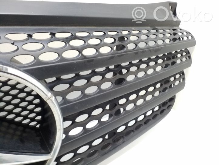 Mercedes-Benz Vito Viano W639 Grille calandre supérieure de pare-chocs avant A6398800185