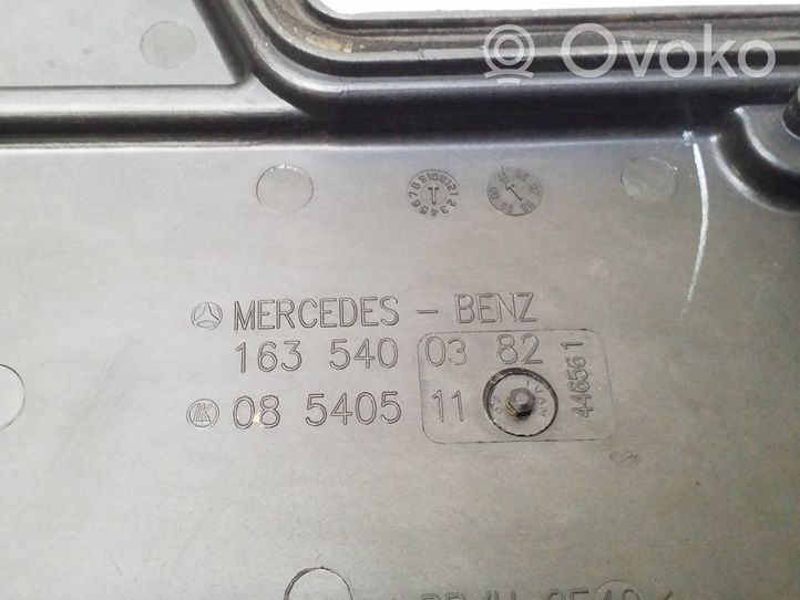 Mercedes-Benz ML W163 Coperchio scatola dei fusibili A1635844326