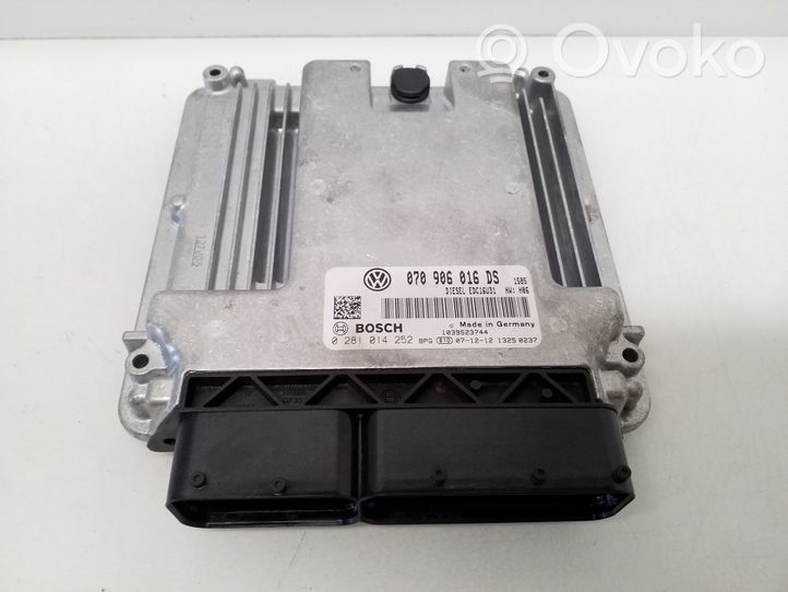 Volkswagen Transporter - Caravelle T5 Calculateur moteur ECU 070906016DS