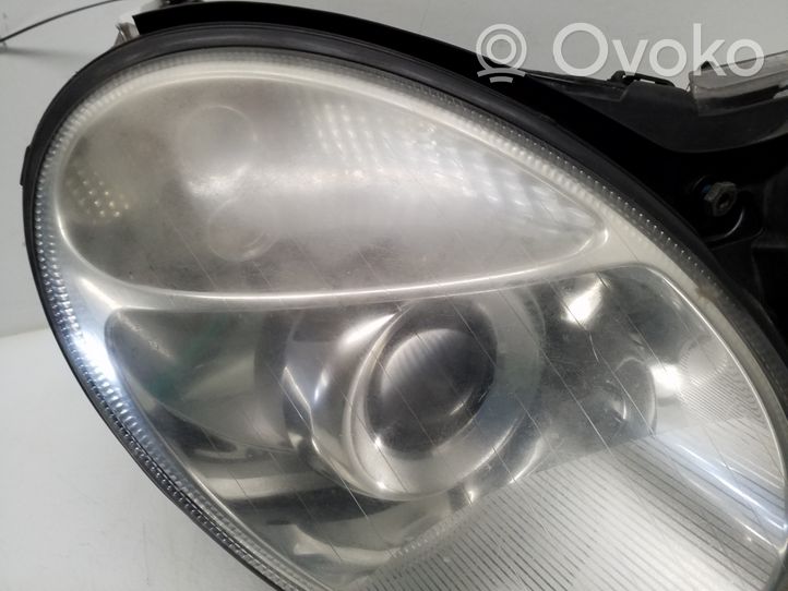 Mercedes-Benz E W211 Lampa przednia 15436000