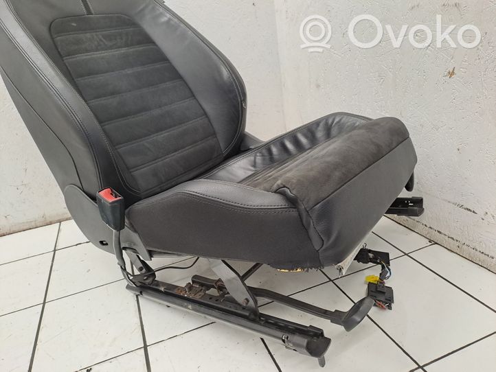 Volkswagen PASSAT CC Juego interior 3C8867012