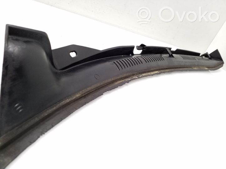 Mercedes-Benz E W210 Rivestimento del tergicristallo 2108311058