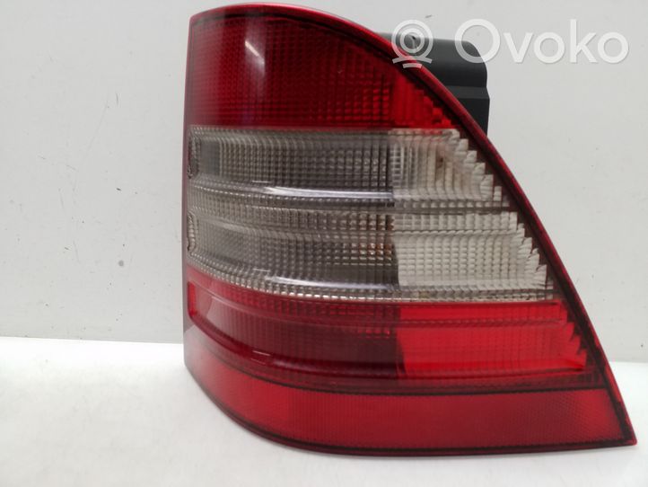 Mercedes-Benz ML W163 Luci posteriori del portellone del bagagliaio A1638200264