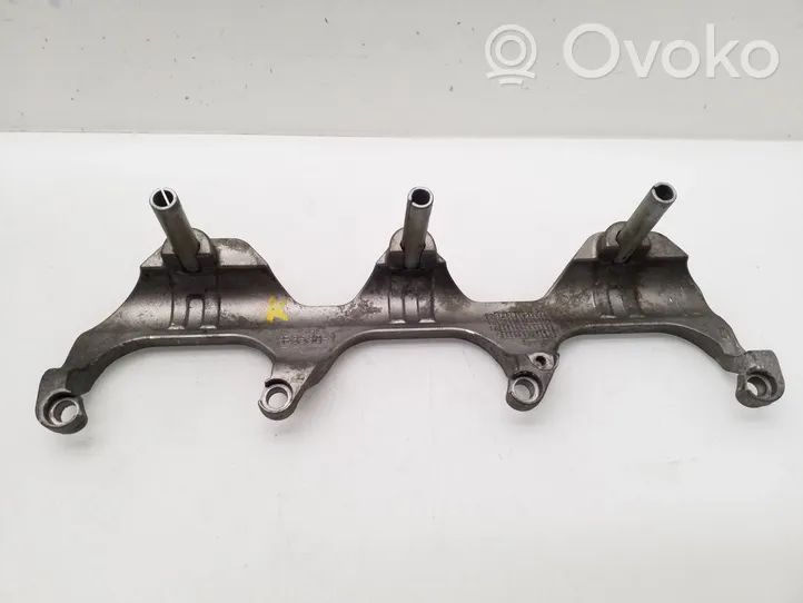 Audi A5 8T 8F Support de pince d'injecteur de carburant 06E133340E