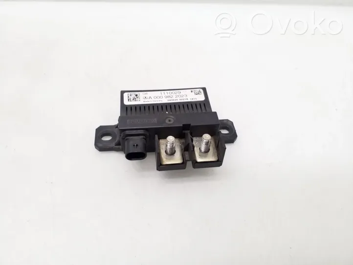 Mercedes-Benz Vito Viano W447 Charging relay A0009822023