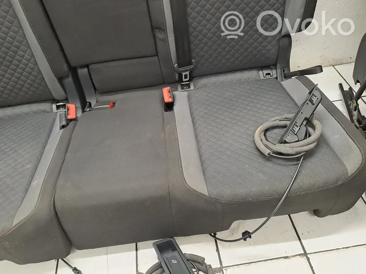 Volkswagen Tiguan Sėdynių komplektas 5QA881105