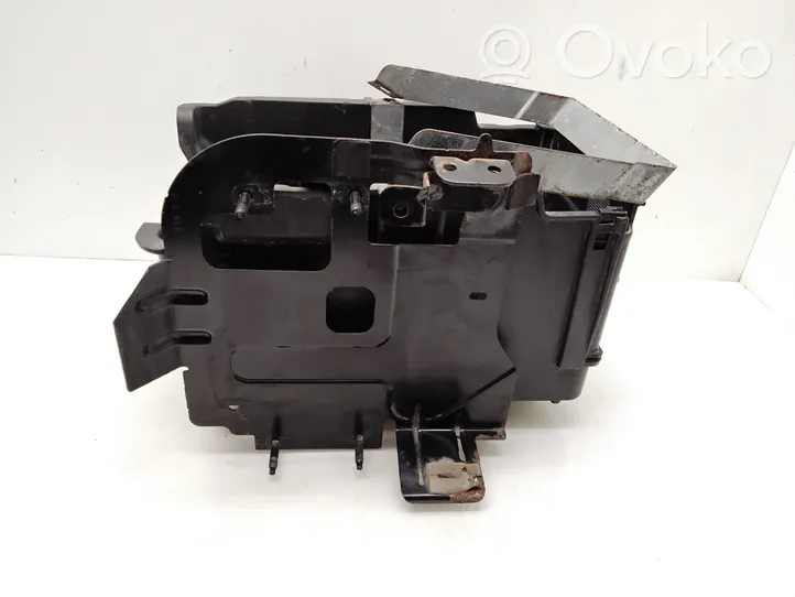 Ford Fiesta Support boîte de batterie 8V2110757AA