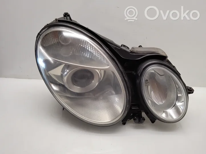 Mercedes-Benz E W211 Lampa przednia 15436001