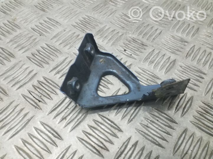 Volkswagen Tiguan Fender mounting bracket 5N0821135