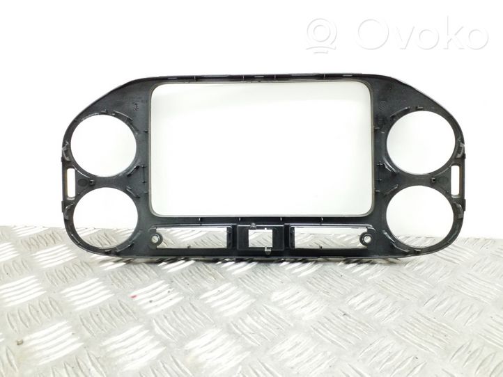 Volkswagen Tiguan Cadre, panneau d'unité radio / GPS 5N0858071C