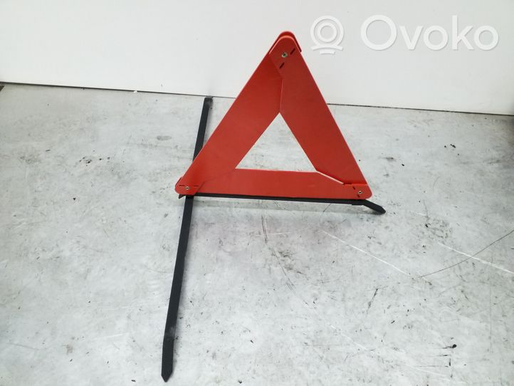Volkswagen Golf VI Triangle d'avertissement 