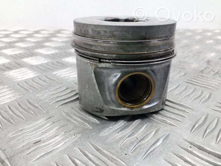 Audi A4 S4 B6 8E 8H Piston 7901J