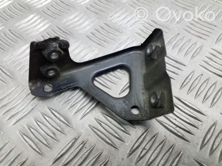 Volkswagen Tiguan Supporto di montaggio del parafango 5N0821135