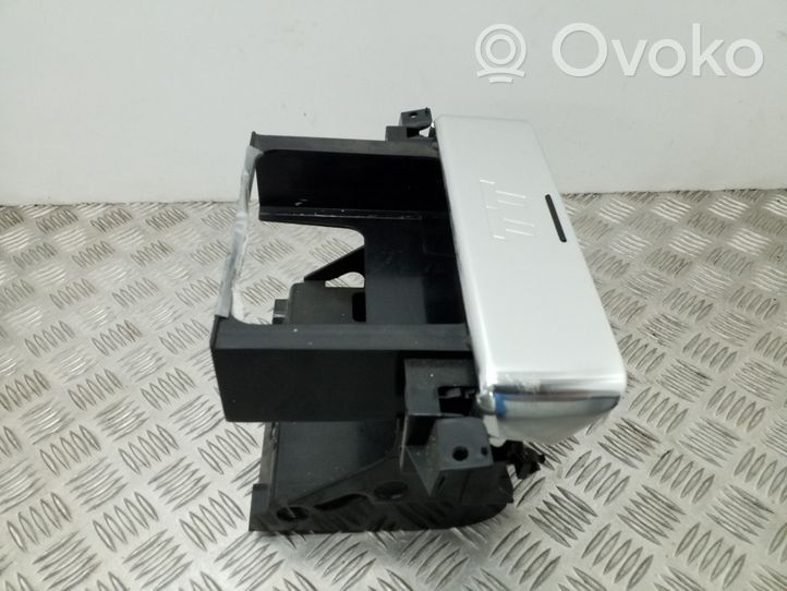 Audi TT Mk1 Kita panelės detalė 8N0863243C