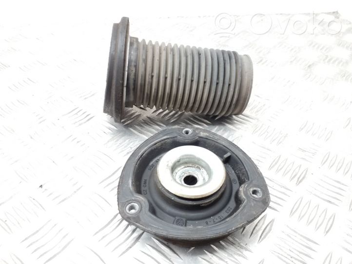 Volkswagen PASSAT B8 Support de jambe de force supérieur avant 5Q0412331C