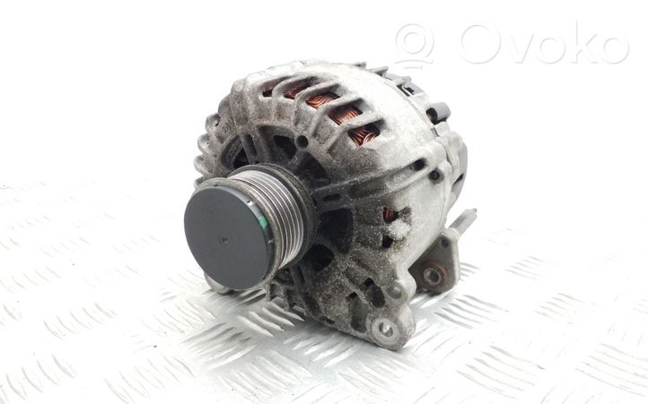 Volkswagen Touran II Generator/alternator 03L903023A