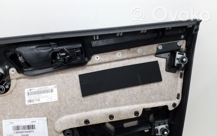 Volkswagen Tiguan Rivestimento del pannello della portiera anteriore 5N0867011