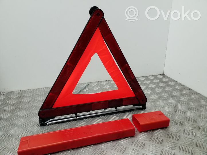 Volkswagen PASSAT B7 Emergency warning sign 8D9860251B