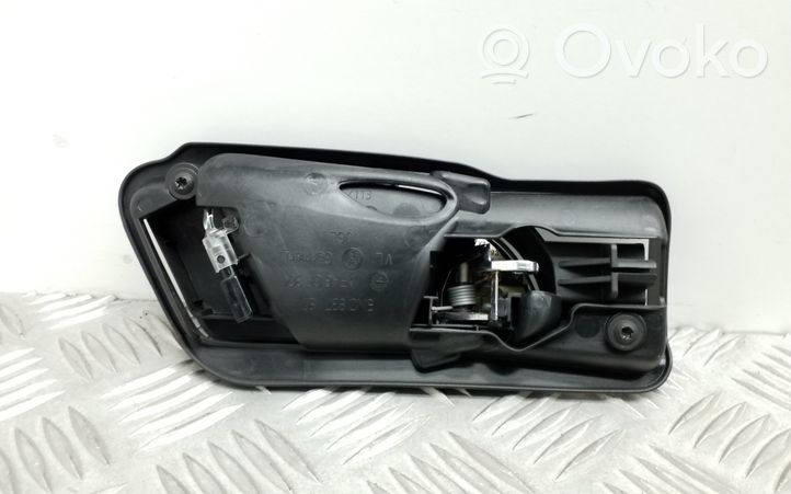 Volkswagen Tiguan Priekinė atidarymo rankenėlė (vidinė) 5N0837197