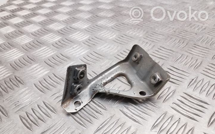 Volkswagen Tiguan Supporto di montaggio del parafango 5N0821135