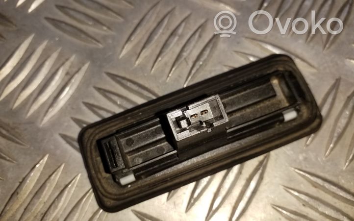 Skoda Fabia Mk3 (NJ) Przełącznik / Przycisk otwierania klapy bagażnika 5E0827566