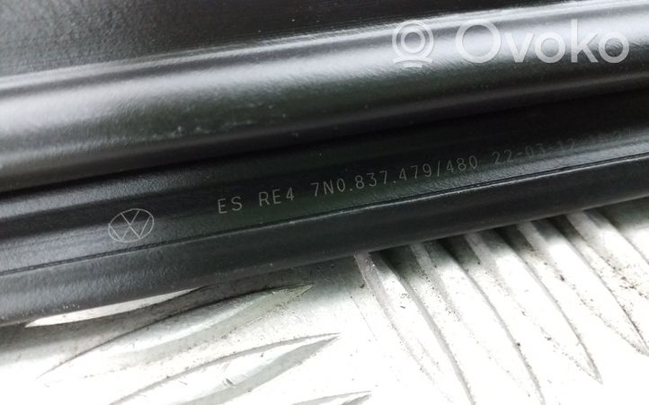 Volkswagen Sharan Rubber seal front door window/glass 7N0837479